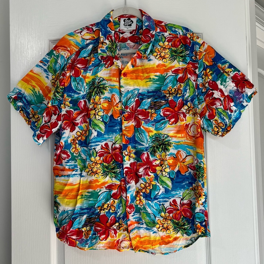Vintage Hilo Hattie Hawaiian Rainbow Floral Short Sleeve Button Down Shirt